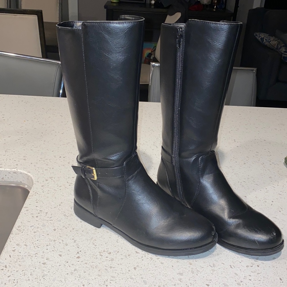 CHILDRENS PLACE BLACK BOOTS- LIKE NEW/WARN ONCE ON HALLOWEEN - SIZE 5